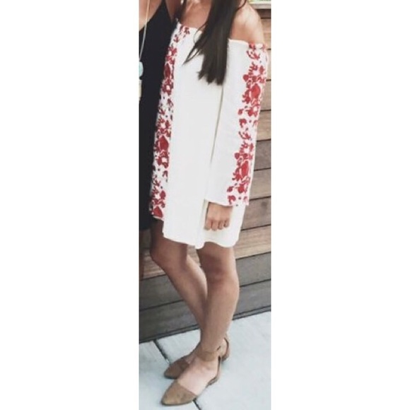 Tobi Cream and Red Floral Dress M - Picture 1 of 3